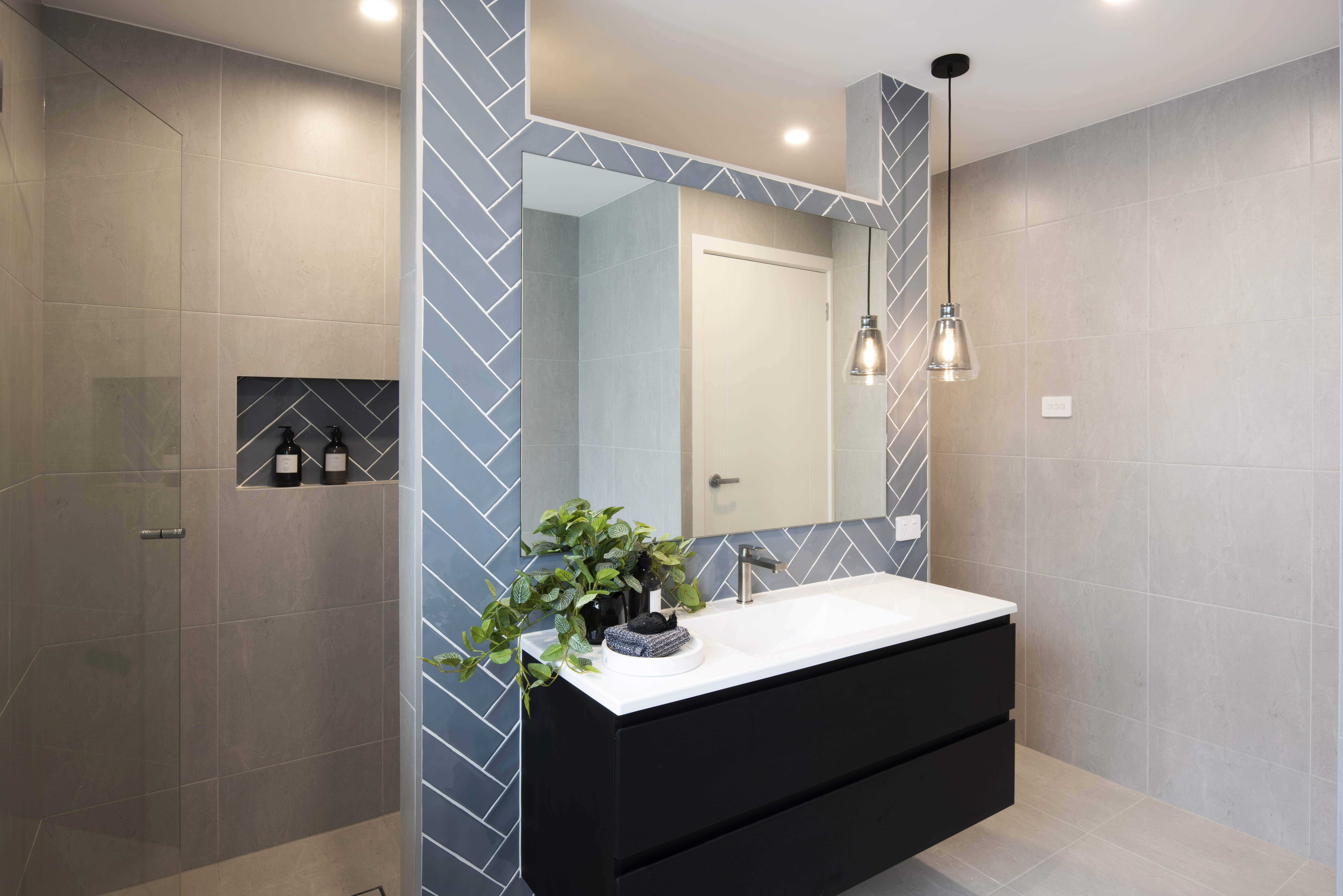 San Tropez 273 — gallery image 9